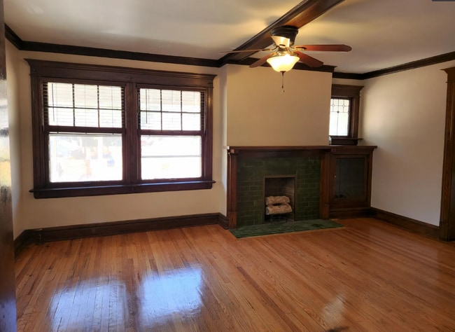 Foto del edificio - 811 E 39th St