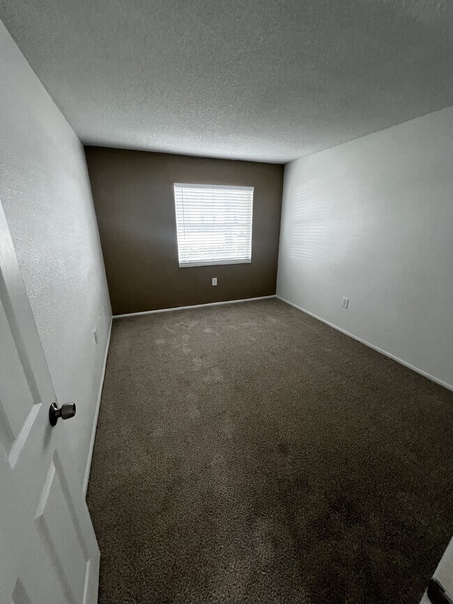 Building Photo - 2563 N Alafaya Trail