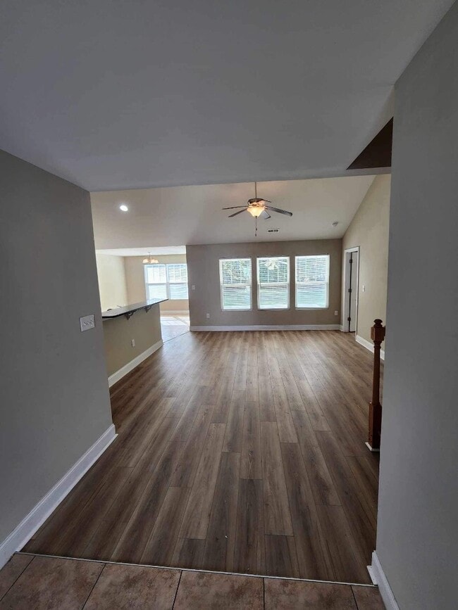 Building Photo - 215 Leadoff Dr