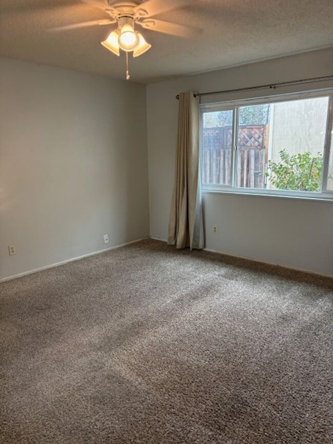 Building Photo - Fair Oaks Bungalow!