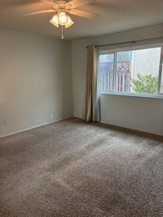 Foto del edificio - Fair Oaks Bungalow!