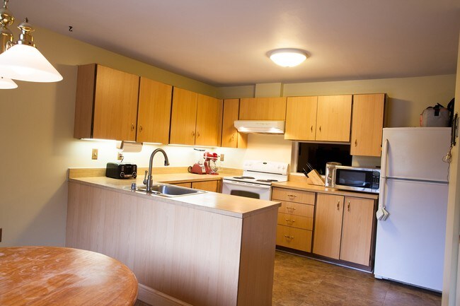 Kitchen - 9039 Early April Way