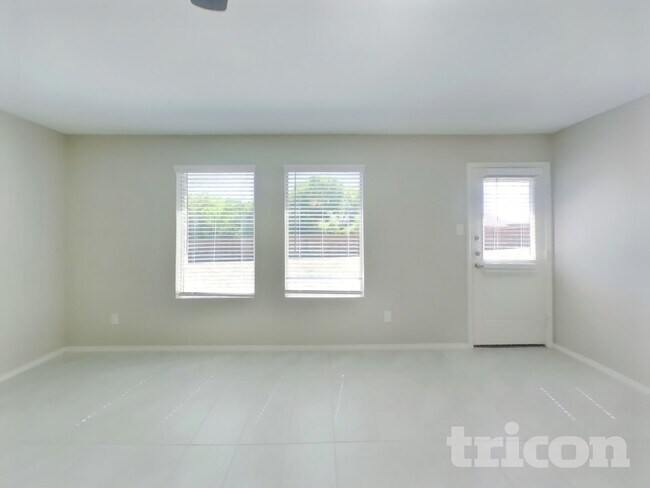 Foto del edificio - 1740 Clairborne Ct