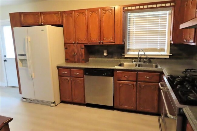 Building Photo - 2205 Loring Ct