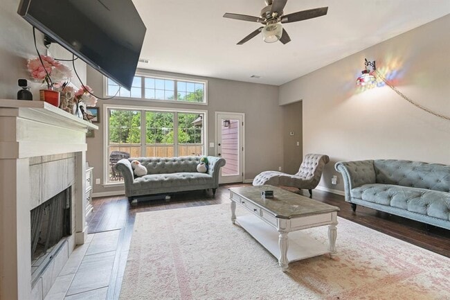 Building Photo - 905 Overture Dr