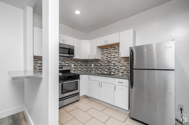 Interior Photo - The Lewelleyn Manor Apartments