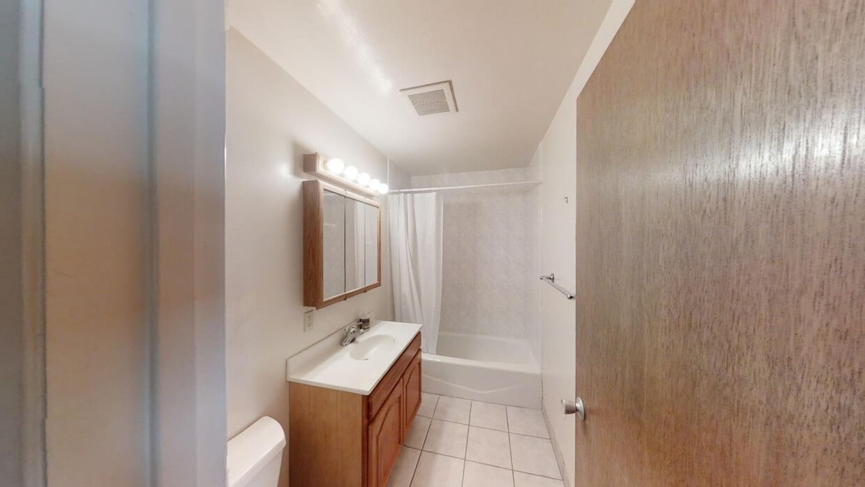 Primary Photo - 1528 Oxford St