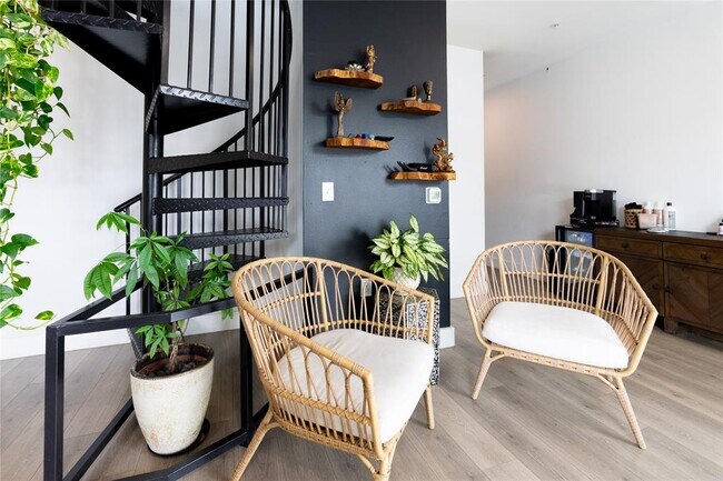 Building Photo - 2213 Poquito St