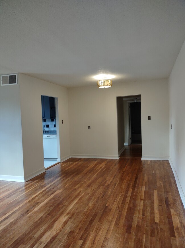 Dining Area - 3839 Hamilton St