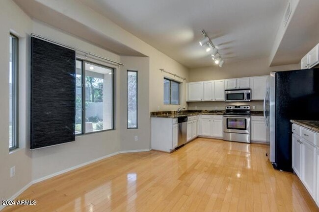 Building Photo - 4715 E Chisum Trail