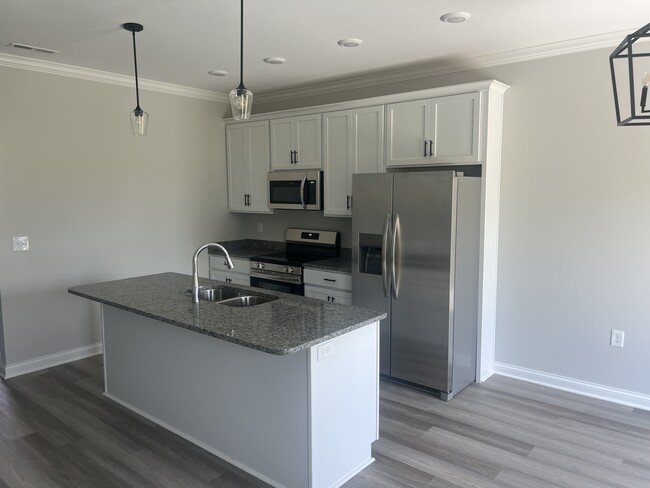 Building Photo - 6481 Fortuna Ave