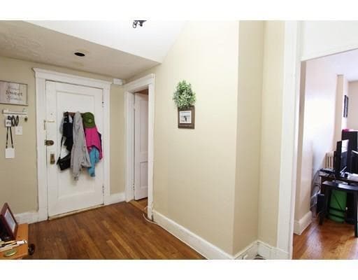 Building Photo - 32 Sidlaw Rd