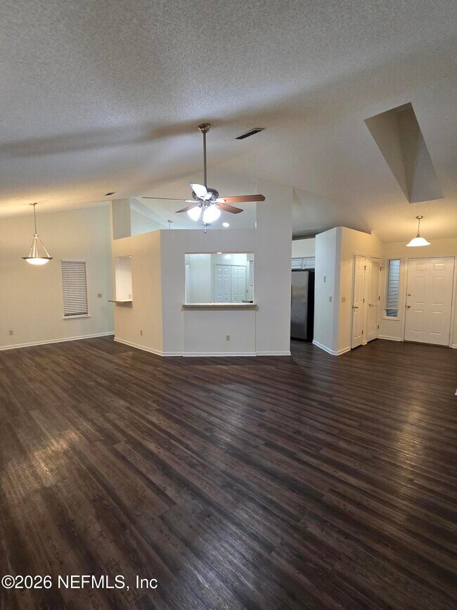 Building Photo - 9150 Camshire Dr