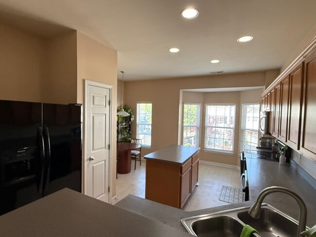 Building Photo - Available June 1st - 2 Bed, 2.5 Ba End-Unit Townhouse