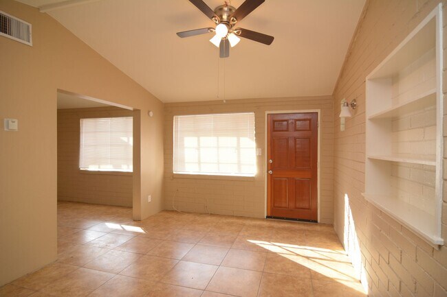 Foto del edificio - Charming 2 Bedroom 1 Bath Home! Central Tucson Location!
