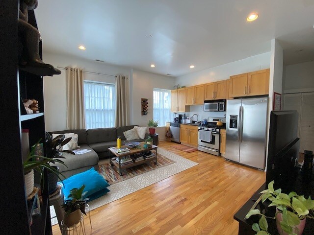 Foto del edificio - 2120 W Washington Blvd