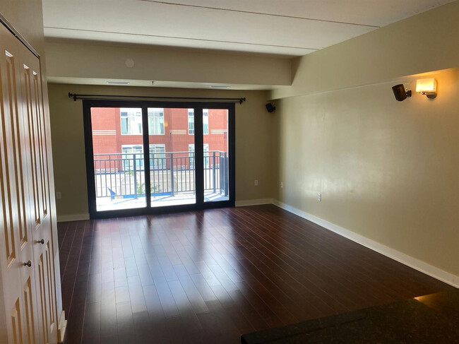 Building Photo - 111 N Ashley St