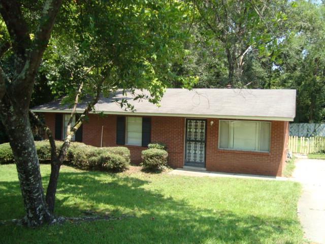 Primary Photo - Nice Three Bedroom and One Bath Home Avail...