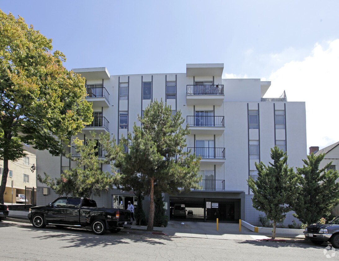 Building Photo - Capri Apartments