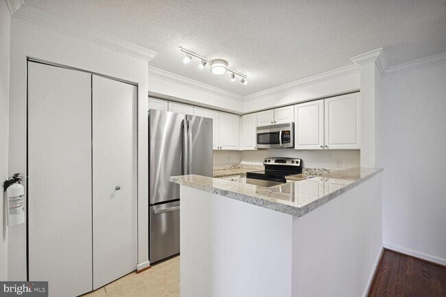 Foto del edificio - 2111 Wisconsin Ave NW