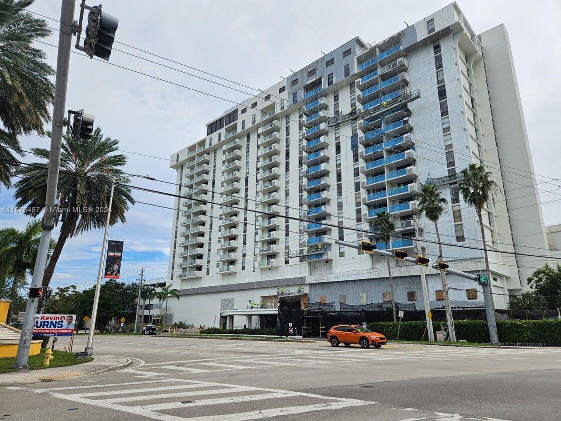 Primary Photo - 13499 Biscayne Blvd