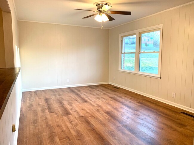 Building Photo - 321 Clearview Dr