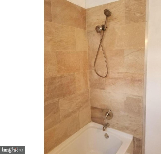 Foto del edificio - 3 br, 1 bath House - 6404 Carlton St