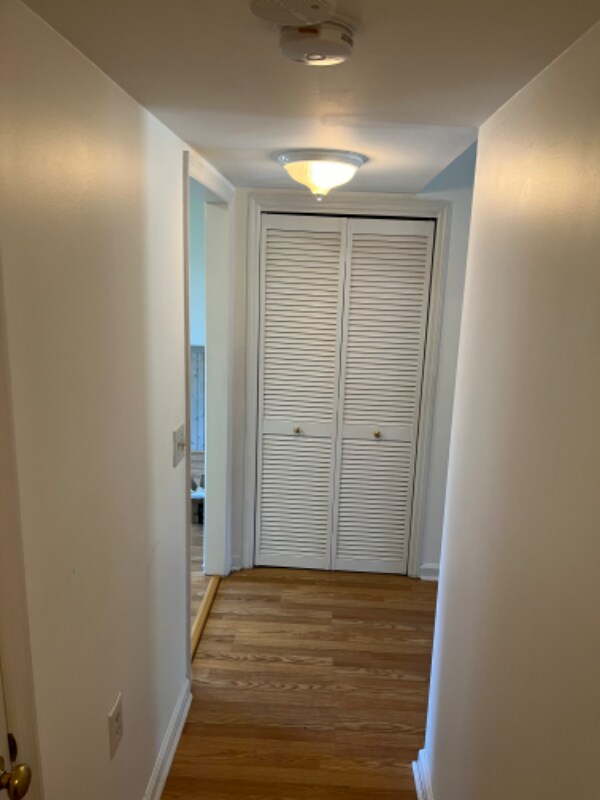 Building Photo - 381 Deer Lake Dr