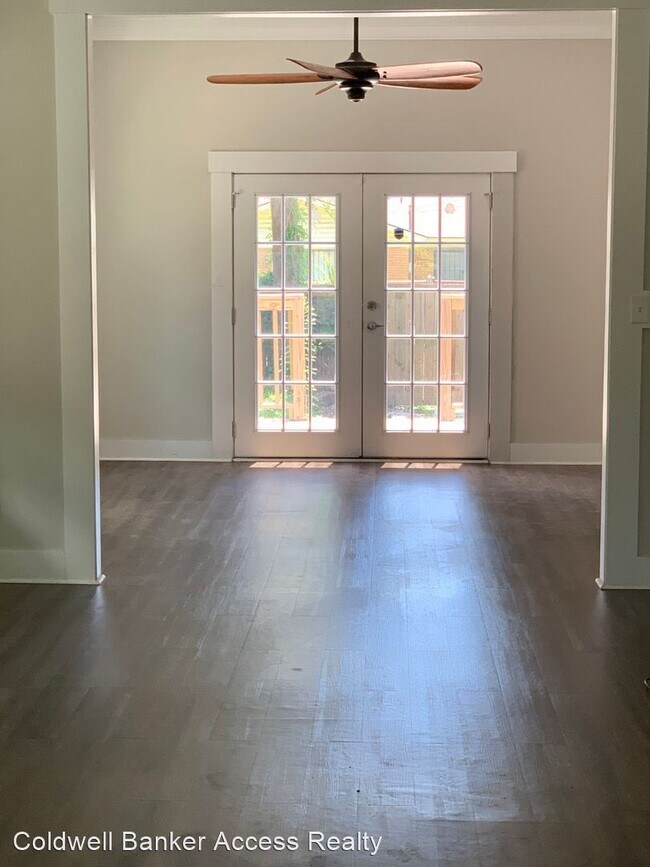 Foto del edificio - 3 br, 2.5 bath House - 523 W. 44th St.,