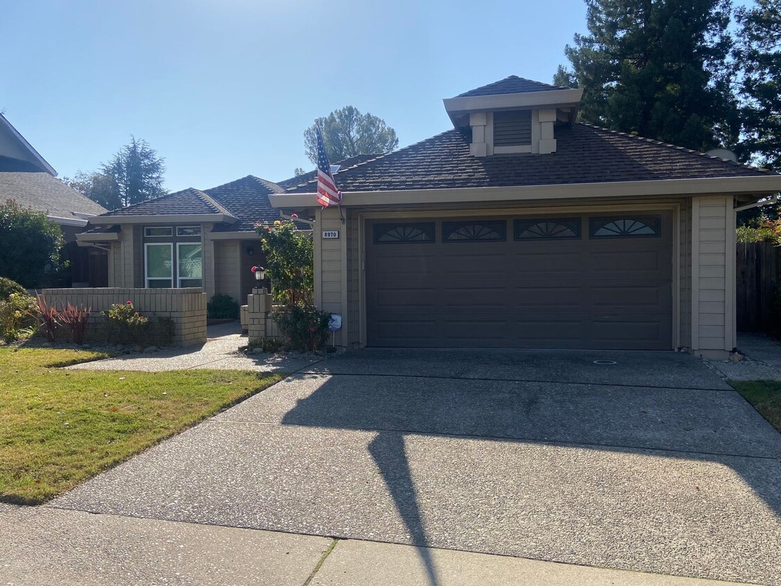 Foto principal - Orangevale 3 bdrm+office, 2 bath home near...