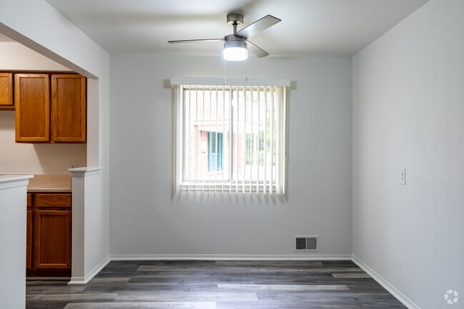 Upgraded 2BR, 1BA - 950SF - Dining Room - Woodside Manor Apartments