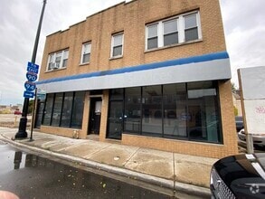 Building Photo - 4119 W Montrose Ave