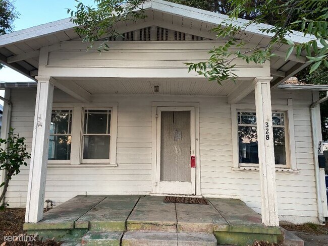 Building Photo - 3 br, 1 bath House - 328 S 8th St