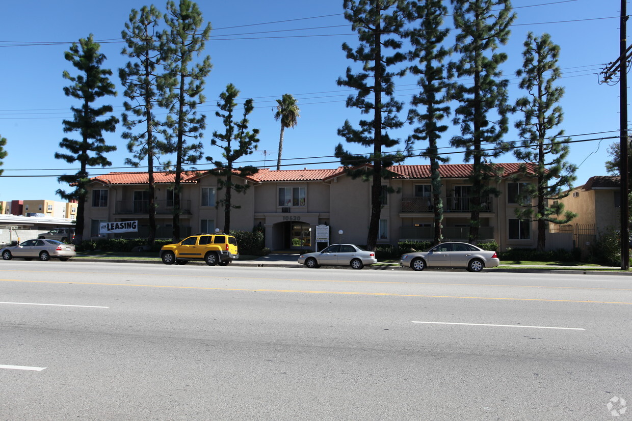 Building Photo - Balboa Grande Apartments