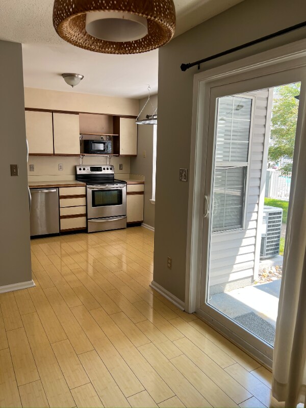 612 Shoreham Ct Unit 104, Virginia Beach, VA 23451 Condo for Rent in