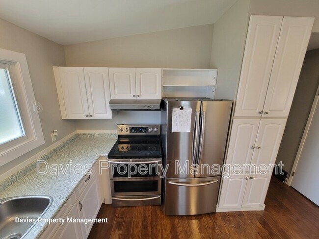 Photo du bâtiment - 16415-16487 87 Ave NW