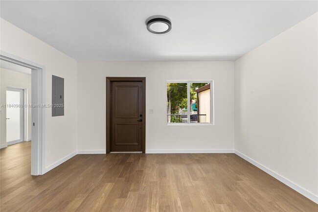 Foto del edificio - 266 NW 42nd St