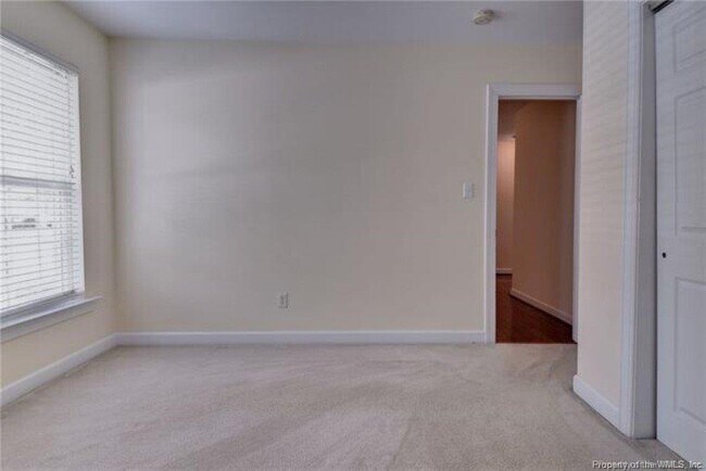 Foto del edificio - 5343 Discovery Park Blvd