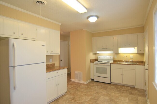 Building Photo - Beautiful Conrex Home! Available Now!