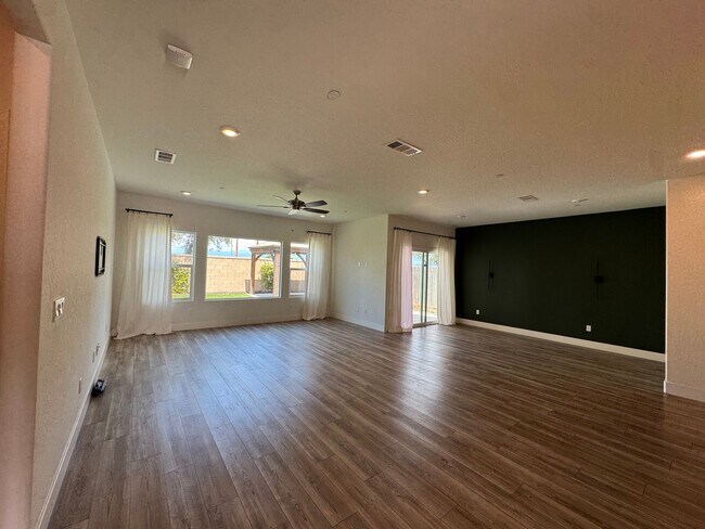 Foto del edificio - 601 Wishon Ave W