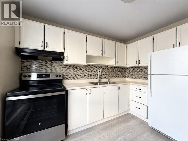 Building Photo - 66 Summercrest Dr