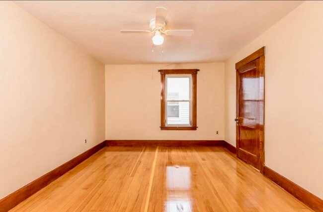 Building Photo - 55 Nichols St