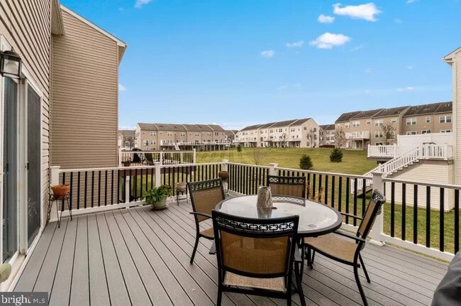 Trex deck - 1280 Rannoch Ln