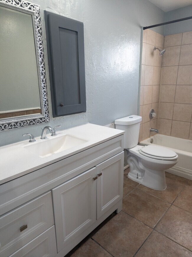 Building Photo - 506 N Hunt Dr