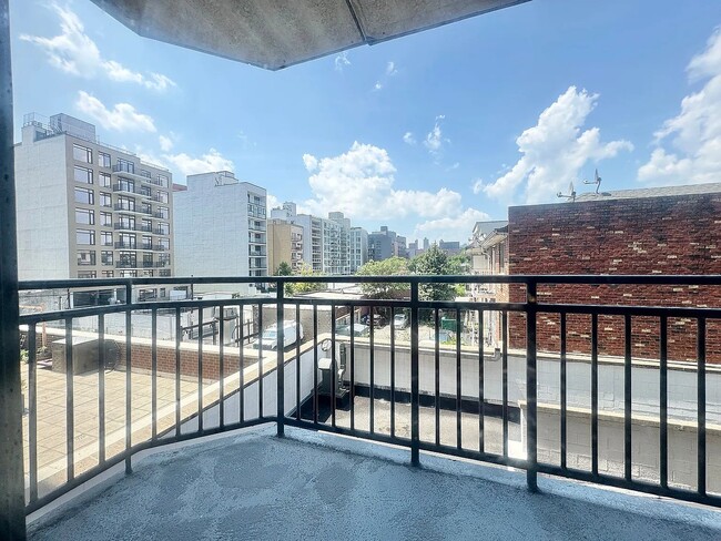 Building Photo - 14-56-56 31st Dr