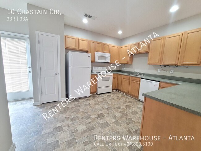 Foto del edificio - Move In Ready! Spacious 3 Bedroom Townhome...