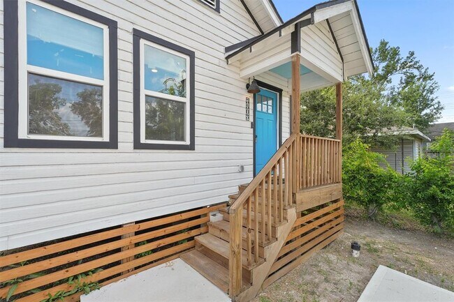 Building Photo - 3503 Delhi St