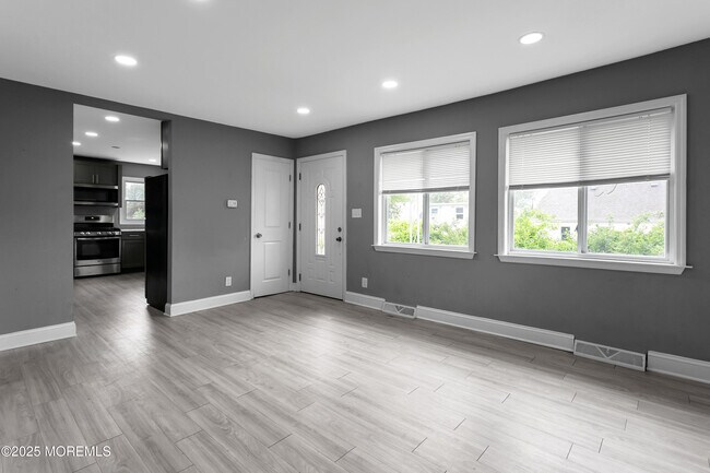 Building Photo - 203 Orchard St