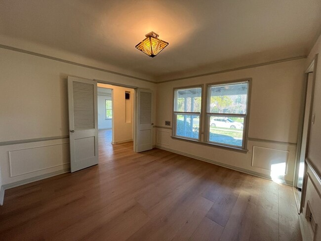 Foto del edificio - Spacious 2+2 home w/extra storage, upgrades + backyard!