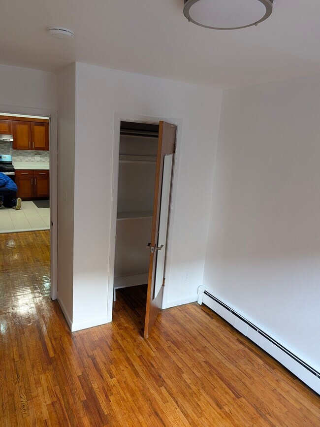 Armario del dormitorio - 3916 62nd St